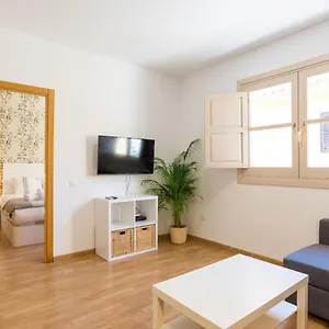mitjana-plaza-apartamentos-ii.hotelsinnerja.org/